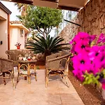 Exclusive Palm House Near The